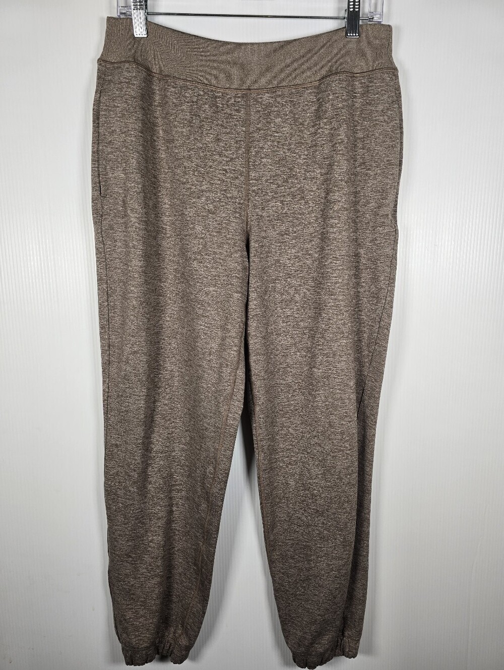 NWOT Athleta Women’s Softlux Jogger Pants in Heathered Taupe Athleticwear Size M